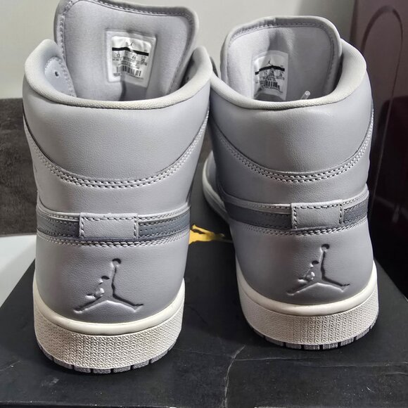 Nike Air Jordon\'s 1 MID Wolf Grey/Cool Grey-Cool Grey Mens Size 12 main image 4